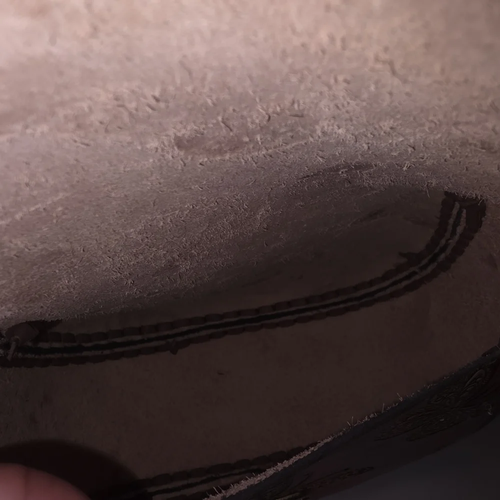 Butterfly Embossed Red Leather Bag - Picture 6 of 6